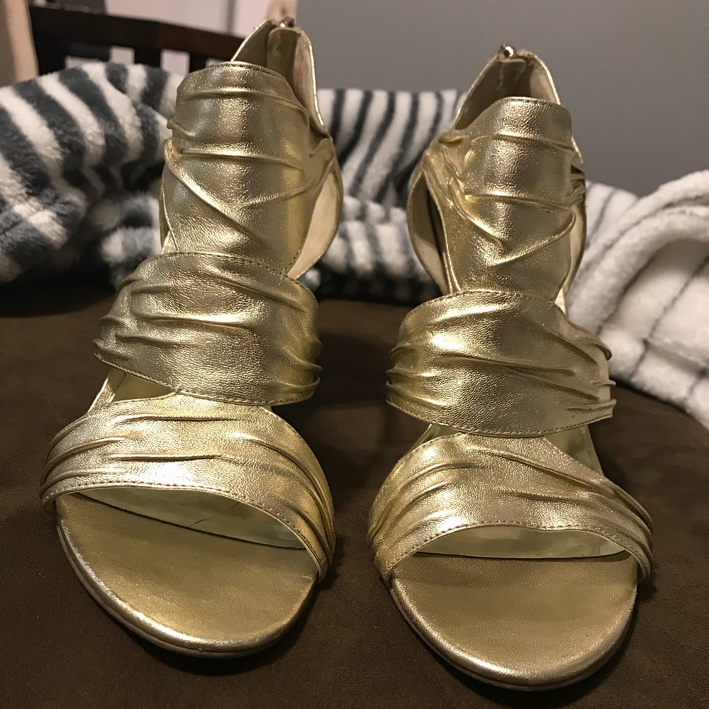 Womens Guess Gold Strappy Sandals-size 8m